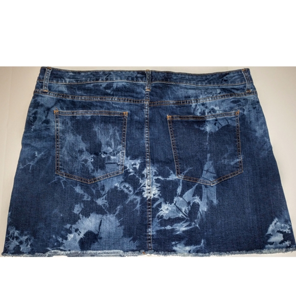 OOAK Tie Bleach Universal Thread Denim Mini - Picture 4 of 4